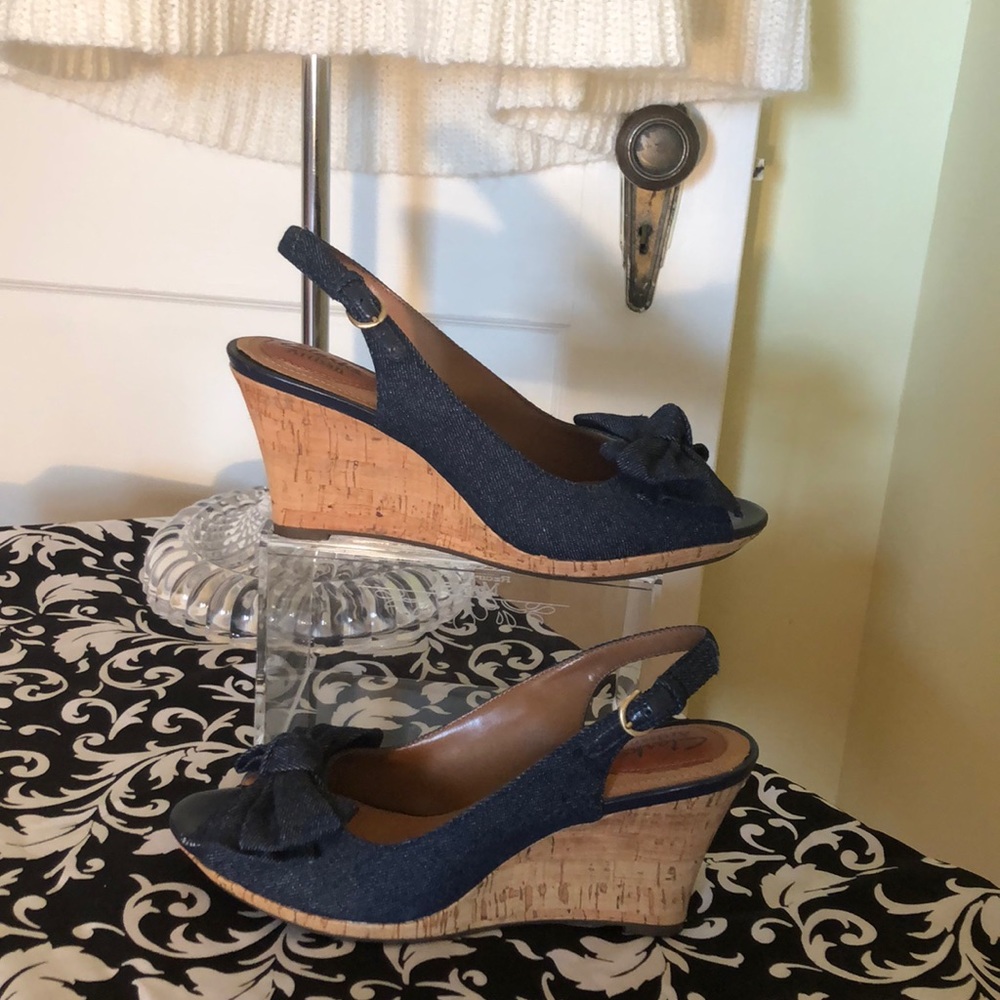 Adorable denim Clark’s Wedges